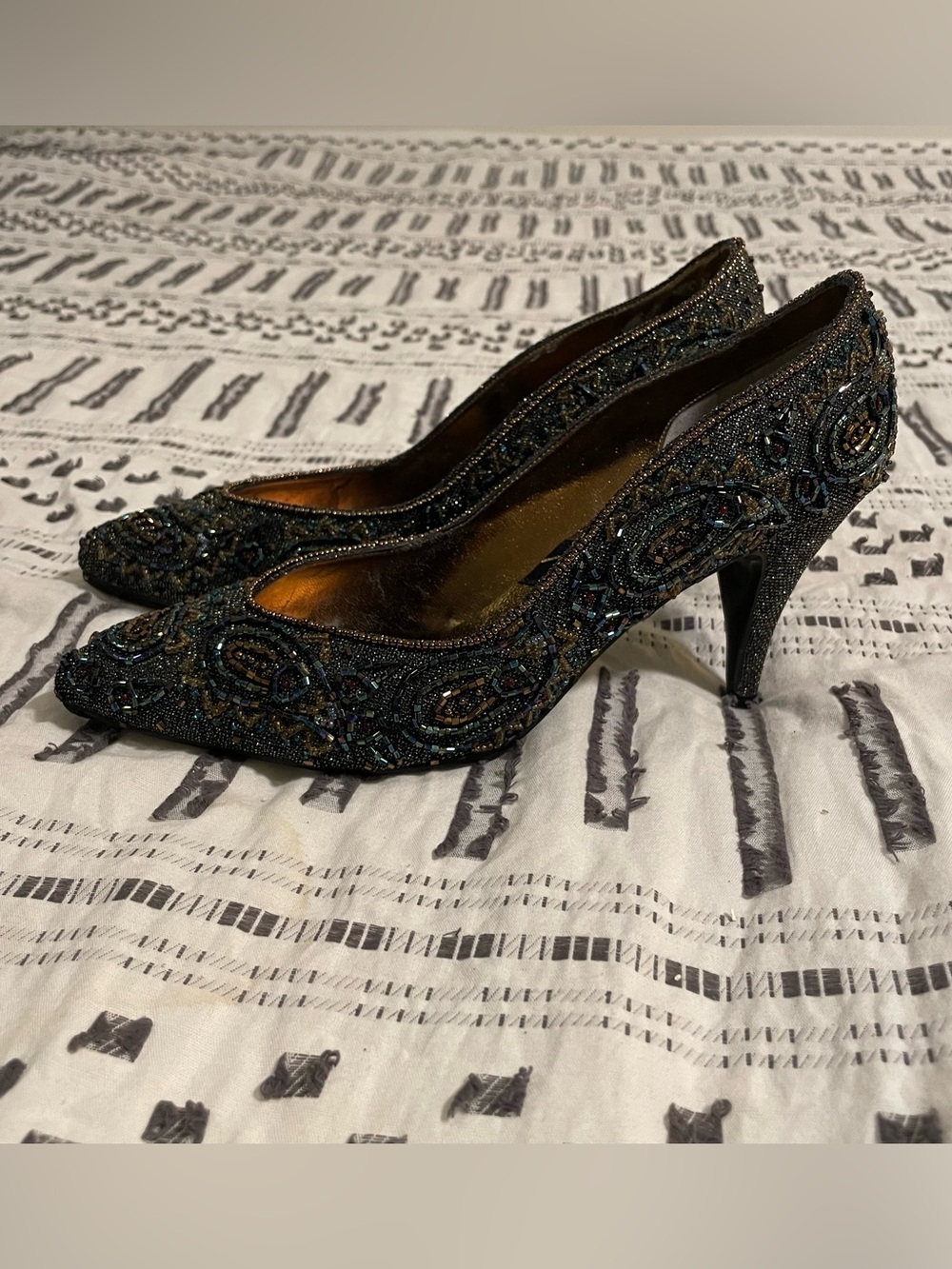 VINTAGE 80s Impo Beaded Iridescent Paisley Pointed Toe Evening Pumps Heels 7